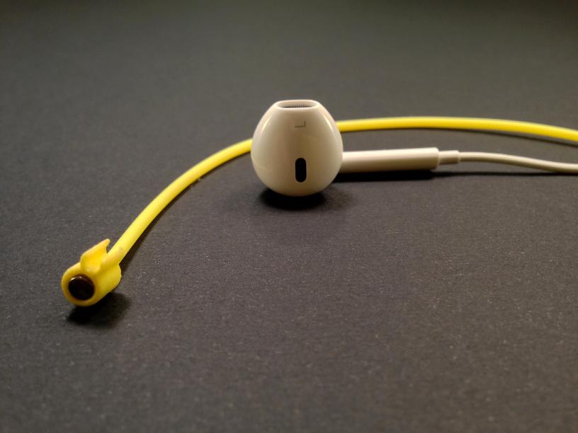 Zipi Magnetic Earbud Strap Image 1 Zipi Magnetic Earbud Strap Image 1